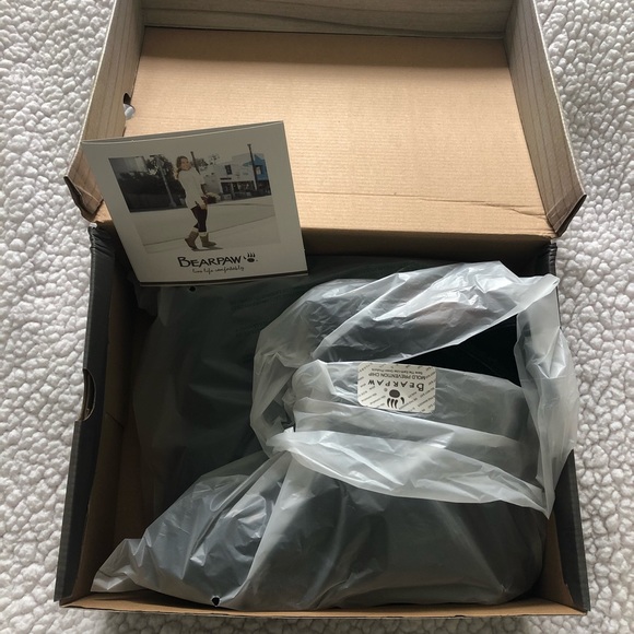 🐾SOLD!!❕Bearpaw Boots🐾 - Picture 14 of 16